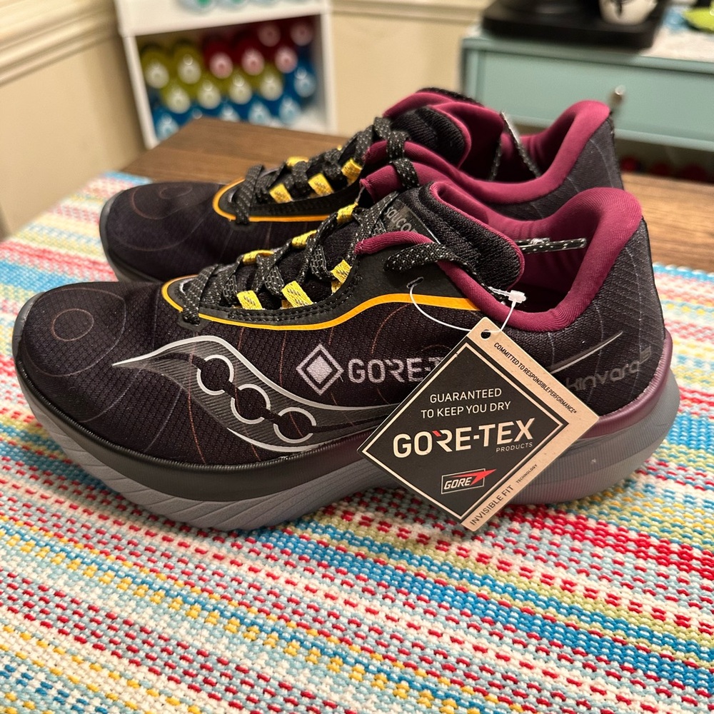 Saucony Women's Black and Maroon Athletic Shoes